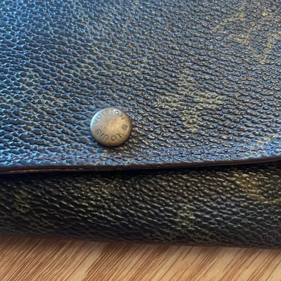 Louis Vuitton 6 key holder - Picture 2 of 8